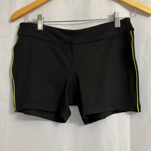 NWOT FILA WORKOUT SHORTS SIZE M - Picture 6 of 7
